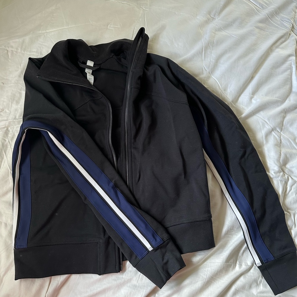 Lululemon Cover your tracks jacket. Worn once.